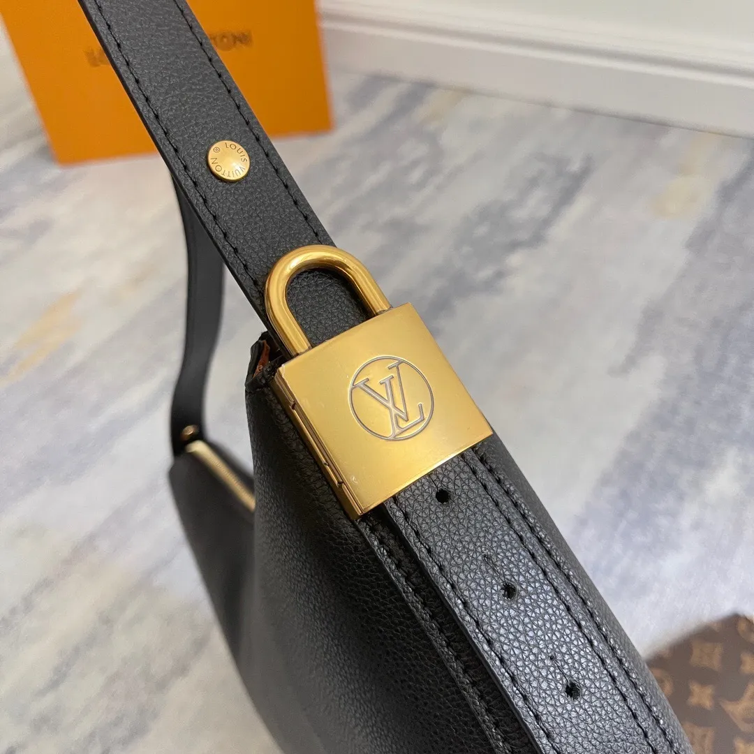 All categories Official website "Brand Women's Bags" Women's Bags 💙 LV 2025 new LV armpit bag