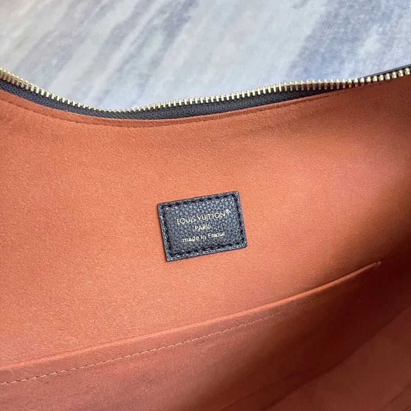 All categories Official website "Brand Women's Bags" Women's Bags 💙 LV 2025 new LV armpit bag