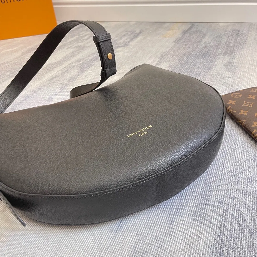 All categories Official website "Brand Women's Bags" Women's Bags 💙 LV 2025 new LV armpit bag