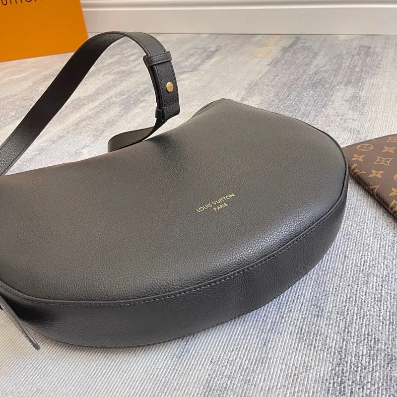 All categories Official website "Brand Women's Bags" Women's Bags 💙 LV 2025 new LV armpit bag