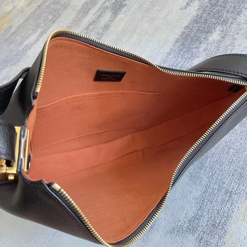 All categories Official website "Brand Women's Bags" Women's Bags 💙 LV 2025 new LV armpit bag
