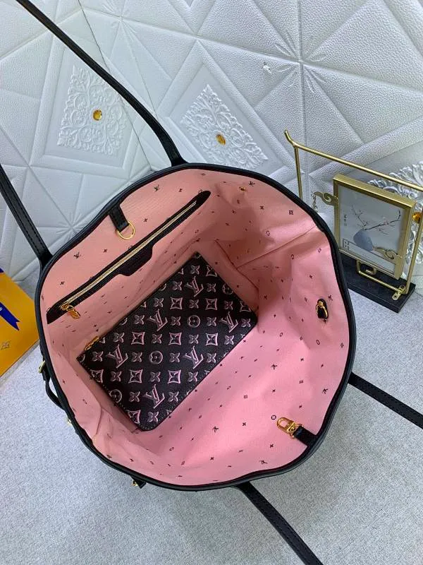 All Categories Official Website "Brand Women's Bags" Women's Bags 💙 LV upgraded original version [NEVERFULL Medium Handbag] (new silk screen shopping bag) The classic lines of the Never full MM handbag are made of colorful Monogram canvas and external front pockets, giving it a retro feel. Gold hardware - including pocket buckles - and leather