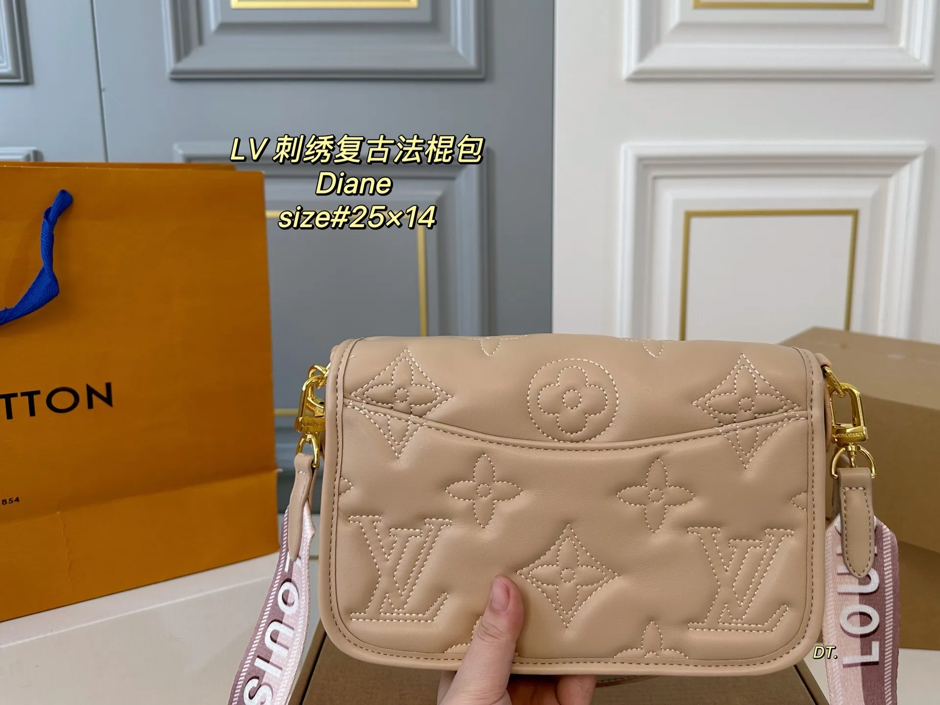 All Categories Official Website "Brand Women's Bags" Women's Bags 💙 LV 2025 New LV Embroidery 🪡Diane Retro Baguette Bag