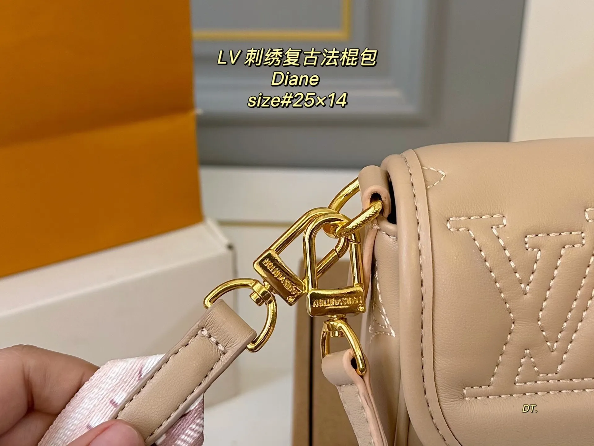 All Categories Official Website "Brand Women's Bags" Women's Bags 💙 LV 2025 New LV Embroidery 🪡Diane Retro Baguette Bag