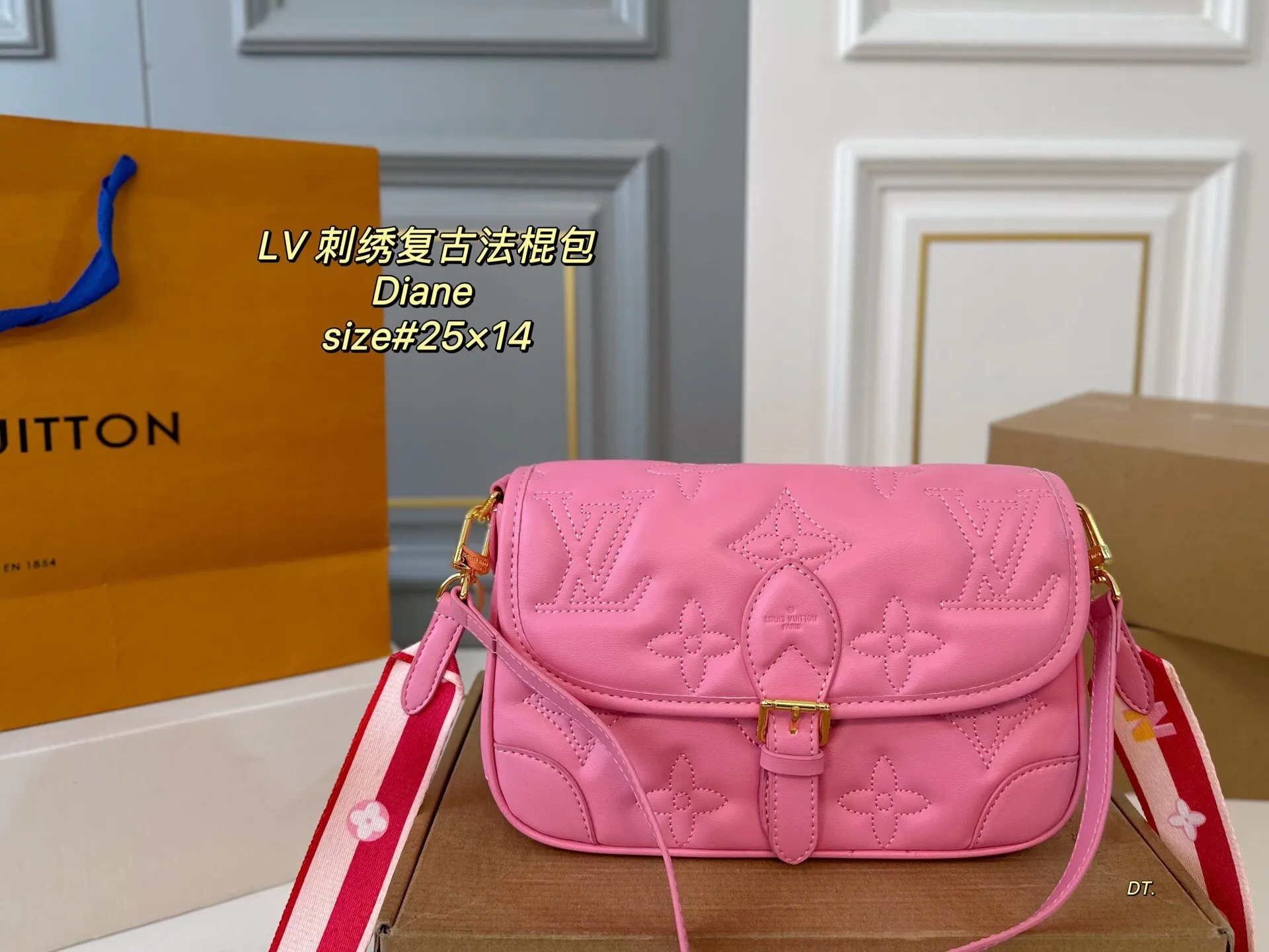 All Categories Official Website "Brand Women's Bags" Women's Bags 💙 LV 2025 New LV Embroidery 🪡Diane Retro Baguette Bag
