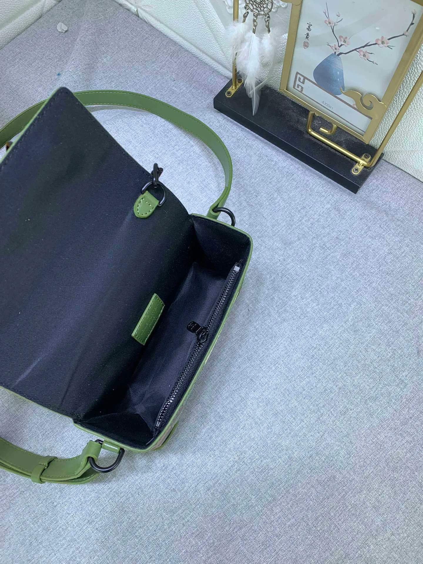 All Categories Official Website "Brand Women's Bags" Women's Bags 💙 LV 2024 New LV Crossbody Bag