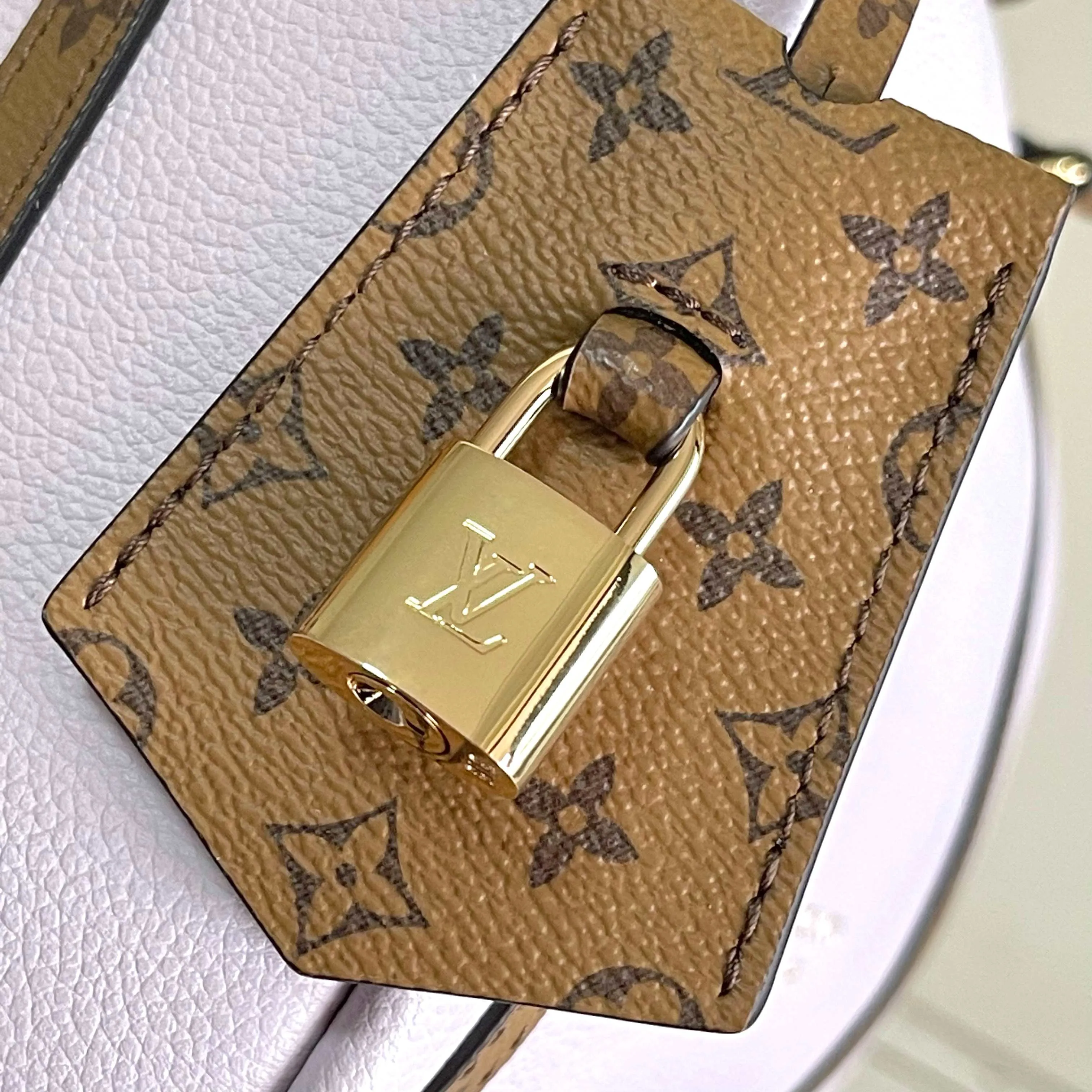 All Categories Official Website "Brand Women's Bags" Women's Bags 💙 LV LV 2026 New Crossbody Shoulder Bag