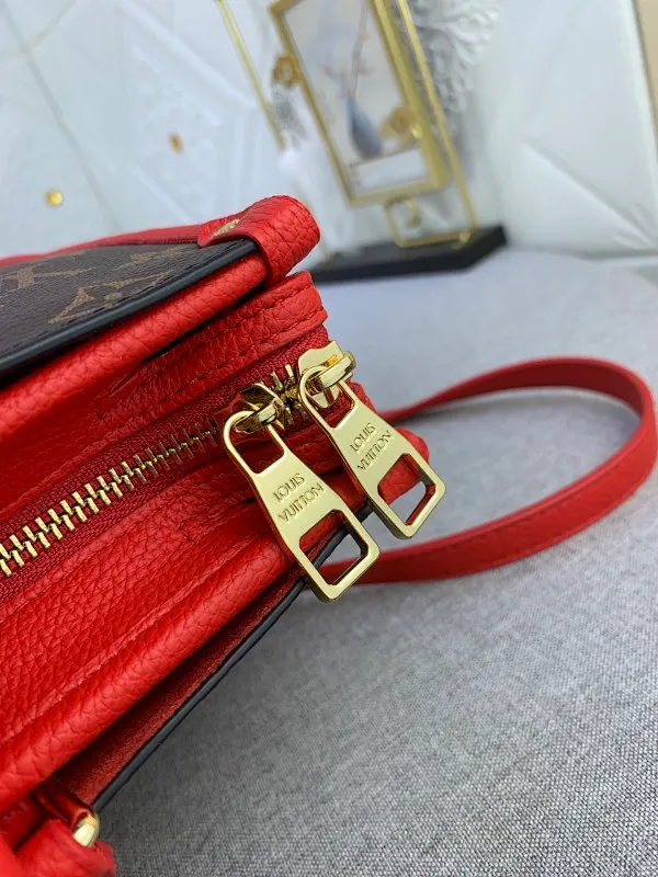 All categories Official website "Brand Women's Bags" Women's Bags 💙 LV upgrades the original Popincourt handbag with a fashionable new attitude. This contemporary tote in single-frame canvas and natural leather trim offers effortless style and impeccable functionality. Size: 32-21-13cm