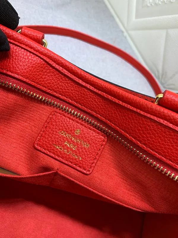 All categories Official website "Brand Women's Bags" Women's Bags 💙 LV upgrades the original Popincourt handbag with a fashionable new attitude. This contemporary tote in single-frame canvas and natural leather trim offers effortless style and impeccable functionality. Size: 32-21-13cm