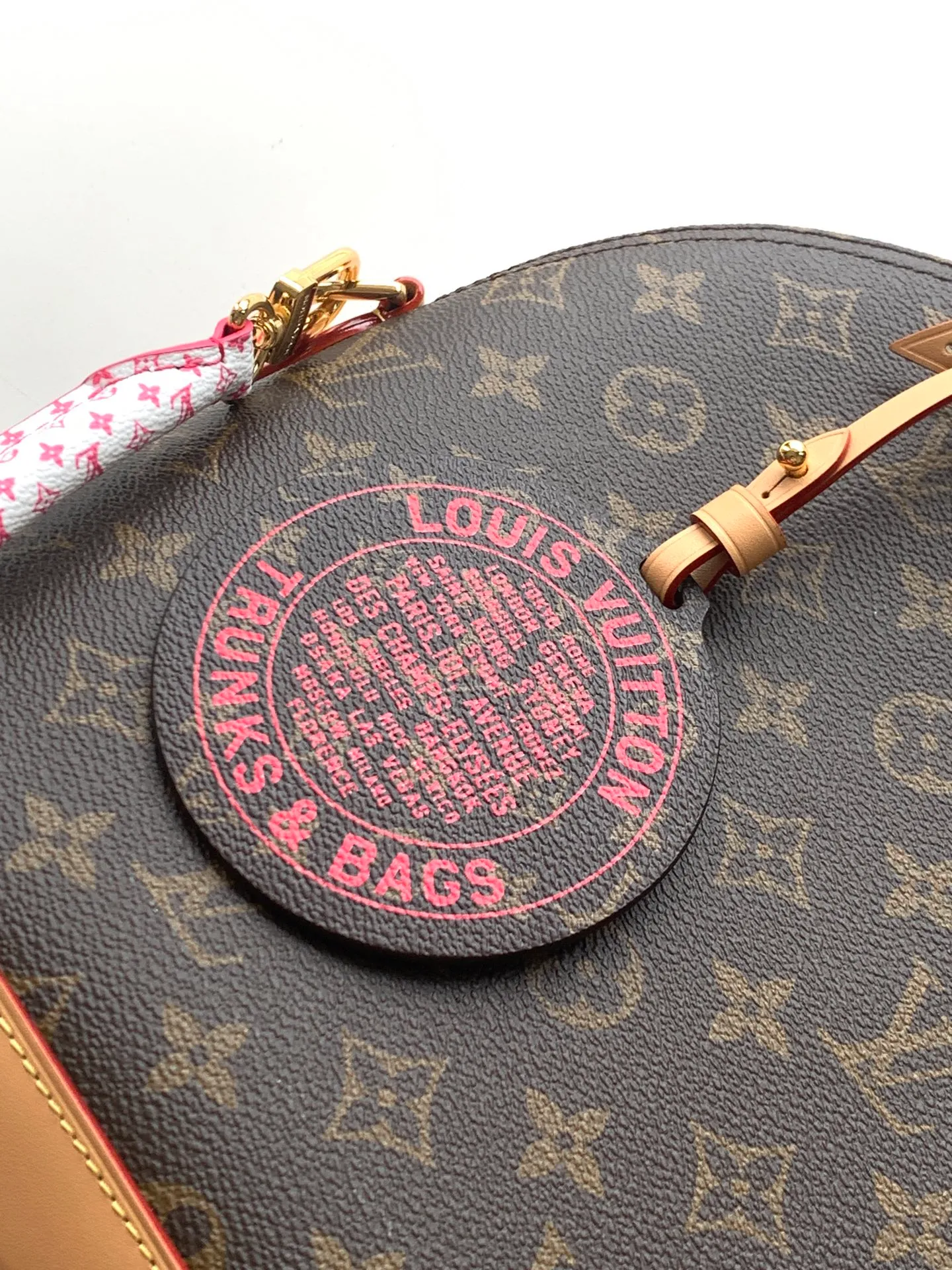 All categories Official website "Brand Women's Bags" Women's Bags 💙 LV 2026 new LV hand-held crossbody bag