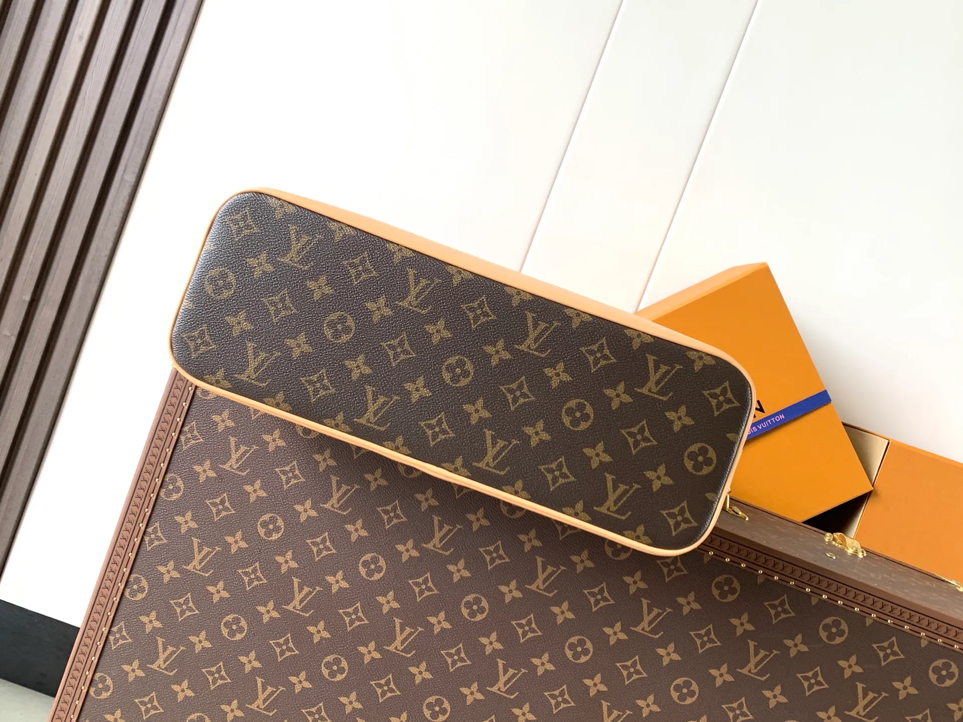 All categories Official website "Brand Women's Bags" Women's Bags 💙 LV 2026 new LV hand-held crossbody bag