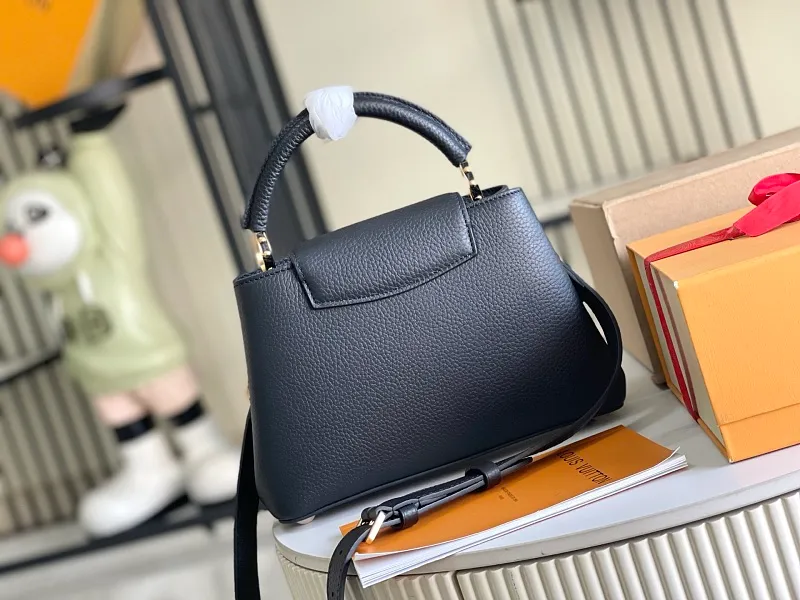 All Categories 💚 Authentic Grade Bags 💚 LV 2026 New LV Top Replica Crossbody Shoulder Bag