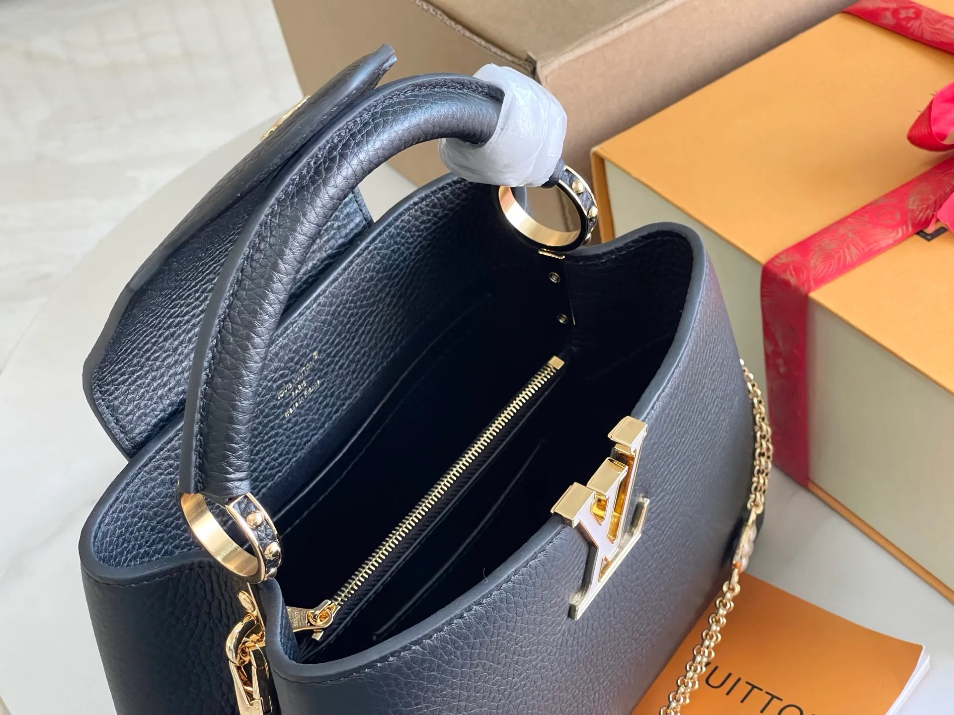 All Categories 💚 Authentic Grade Bags 💚 LV 2026 New LV Top Replica Crossbody Shoulder Bag