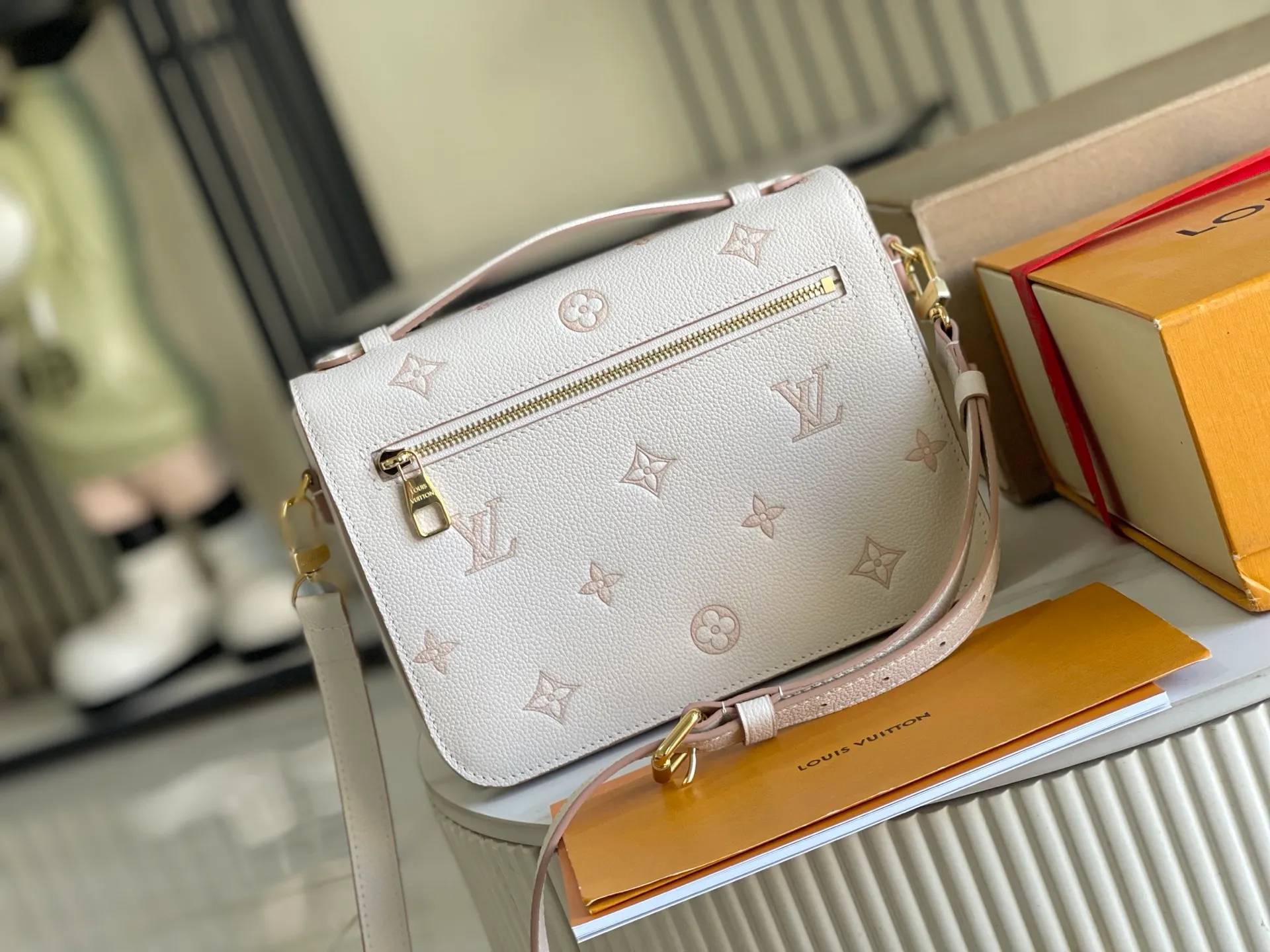 All Categories 💚 Authentic Grade Bags 💚 LV 2026 New LV Top Replica Crossbody Shoulder Bag