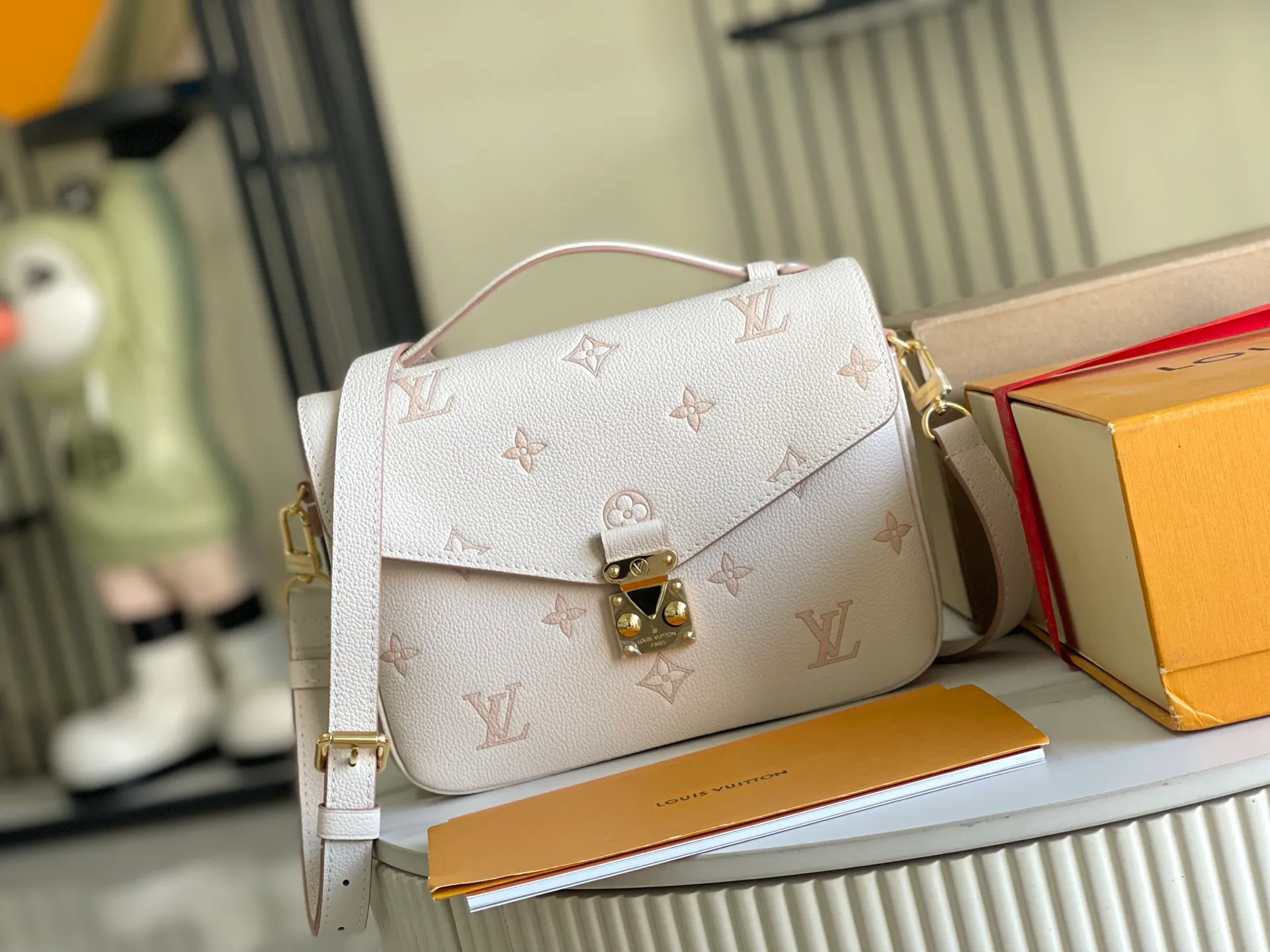 All Categories 💚 Authentic Grade Bags 💚 LV 2026 New LV Top Replica Crossbody Shoulder Bag