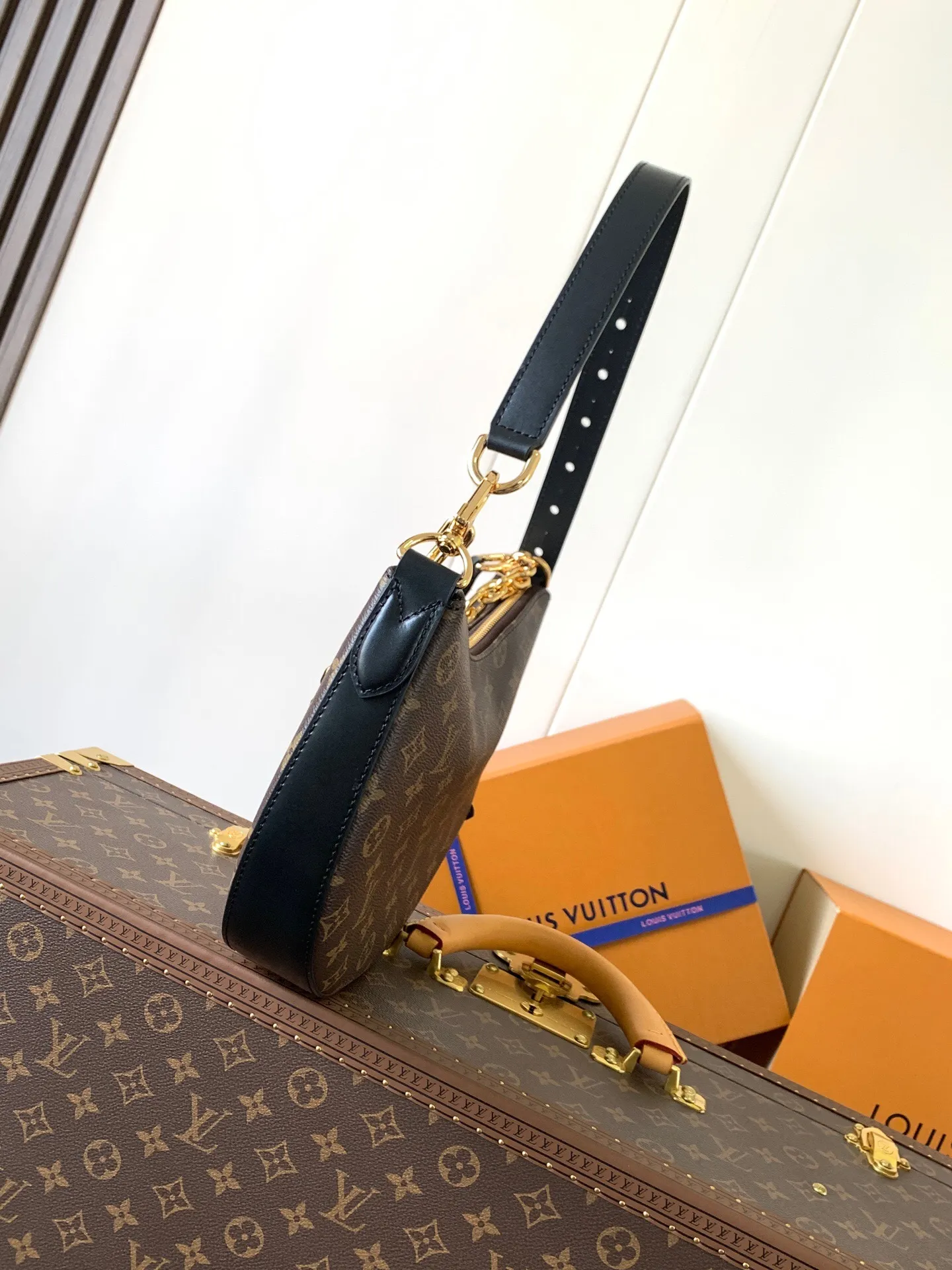 All categories Official website "Brand Women's Bags" Women's Bags 💙 LV 2025 new LV armpit bag