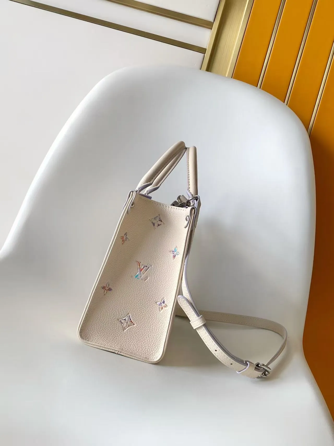 All categories Official website "Brand Women's Bags" Women's Bags 💙 LV LV2026 new crossbody bag