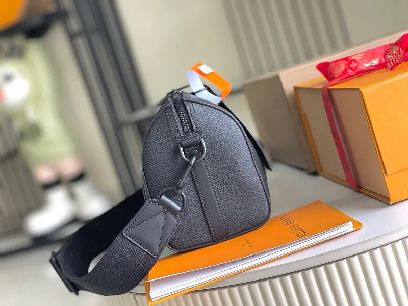 All Categories 💚 Authentic Grade Bags 💚 LV 2026 New LV Top Replica Crossbody Shoulder Bag