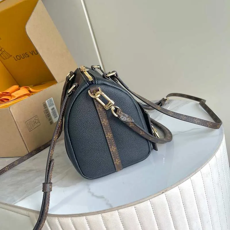All Categories Official Website "Brand Women's Bags" Women's Bags 💙 LV LV 2026 New Crossbody Shoulder Bag