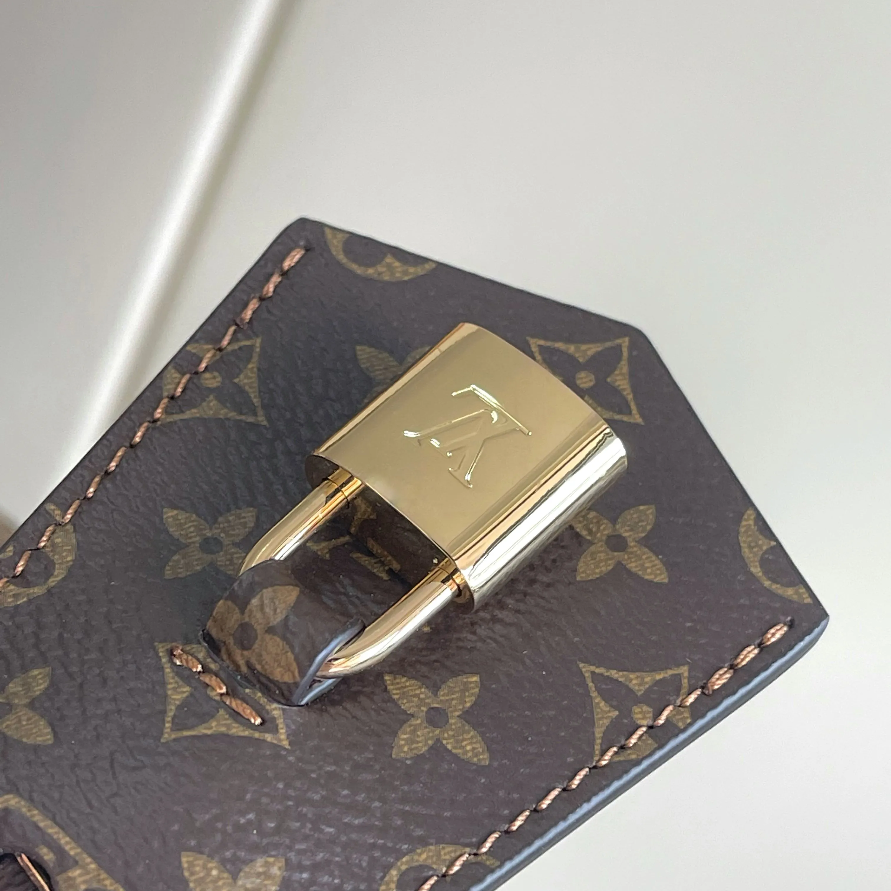 All Categories Official Website "Brand Women's Bags" Women's Bags 💙 LV LV 2026 New Crossbody Shoulder Bag