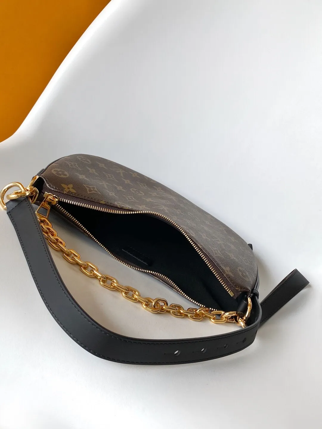 All categories Official website "Brand Women's Bags" Women's Bags 💙 LV 2025 new LV armpit bag