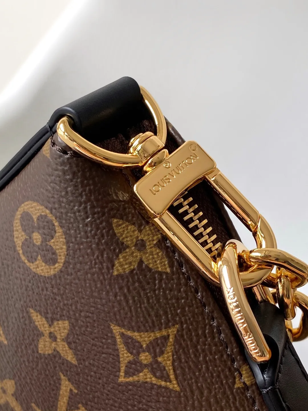 All categories Official website "Brand Women's Bags" Women's Bags 💙 LV 2025 new LV armpit bag
