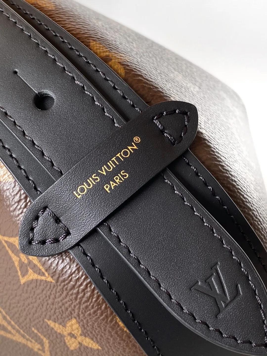 All categories Official website "Brand Women's Bags" Women's Bags 💙 LV 2025 new LV armpit bag