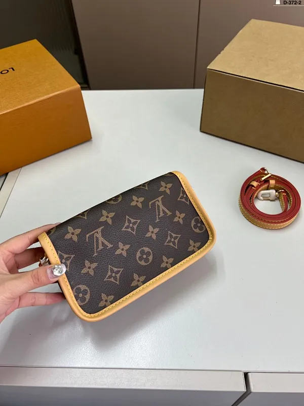 All Categories Official Website "Brand Women's Bags" Women's Bags 💙 LV 2025 New LV Crossbody Bag