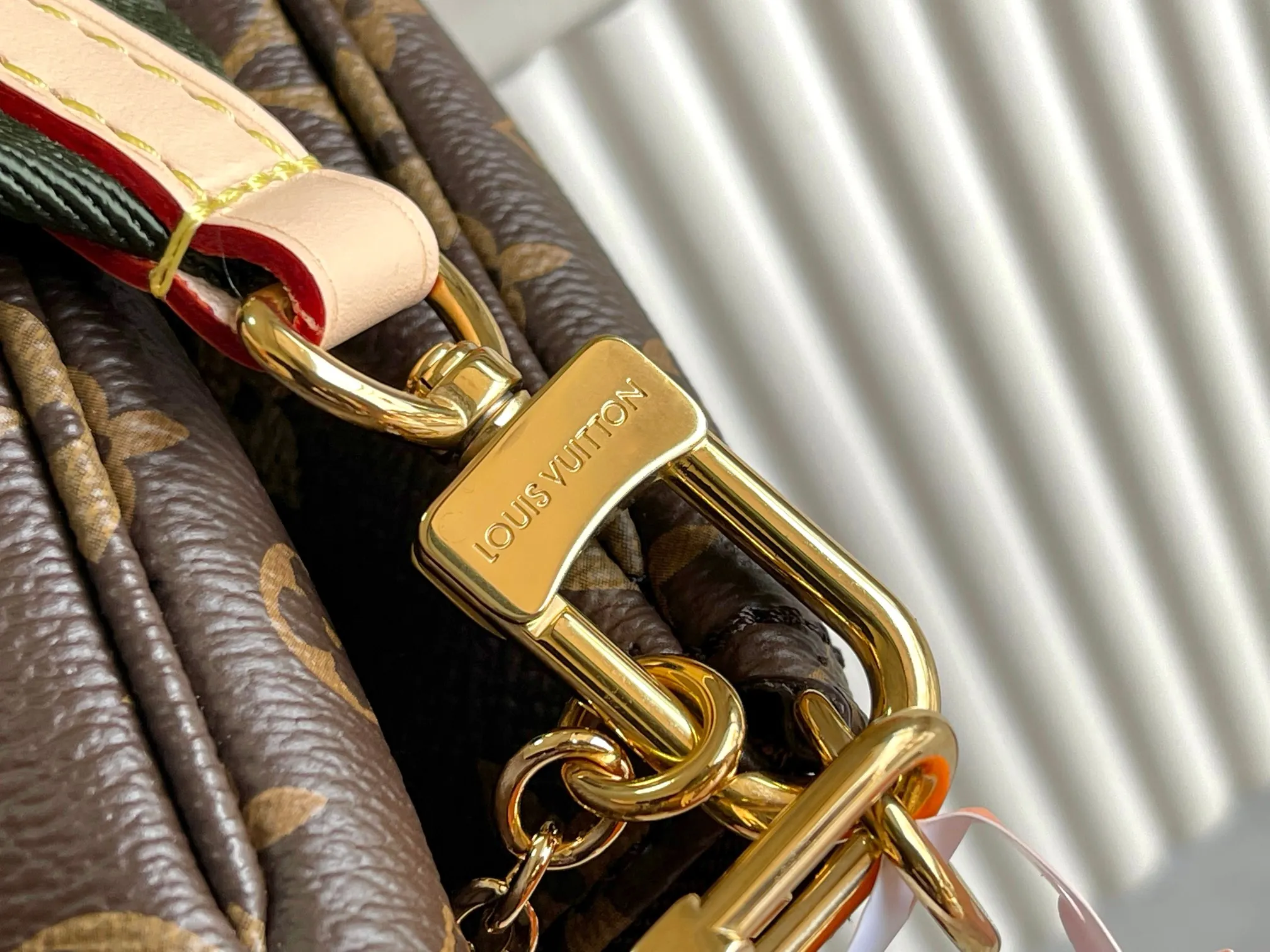 All Categories 💚 Authentic Grade Bags 💚 LV 2026 New LV Top Replica Crossbody Shoulder Bag