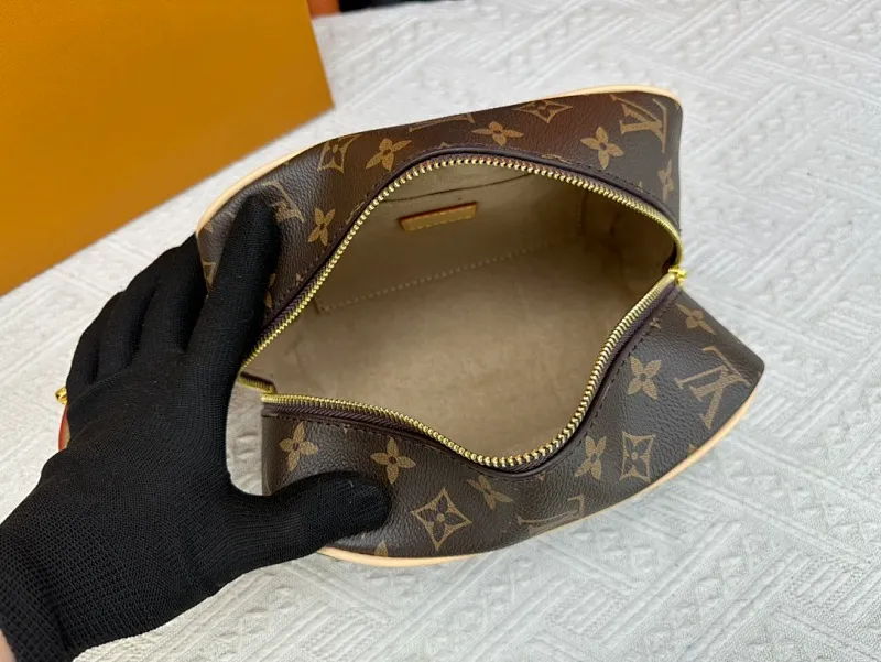 All Categories Official Website "Brand Women's Bags" Women's Bags 💙 LV 2024 New LV Cosmetic Bag