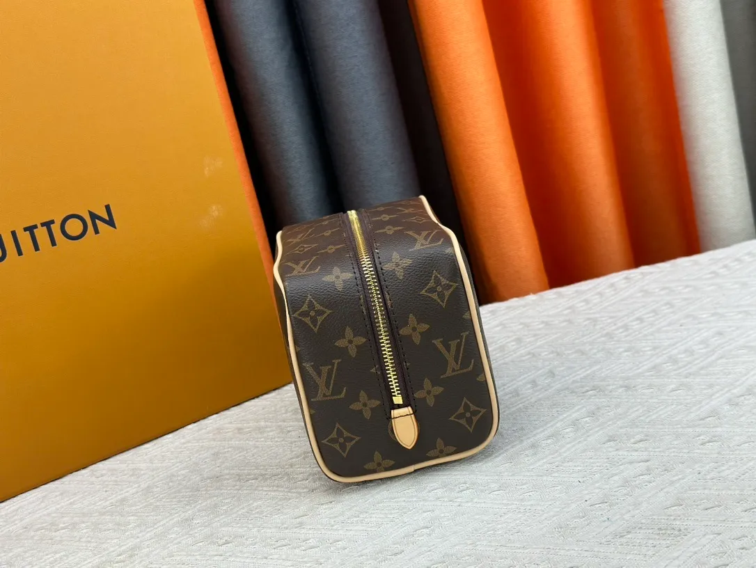 All Categories Official Website "Brand Women's Bags" Women's Bags 💙 LV 2024 New LV Cosmetic Bag