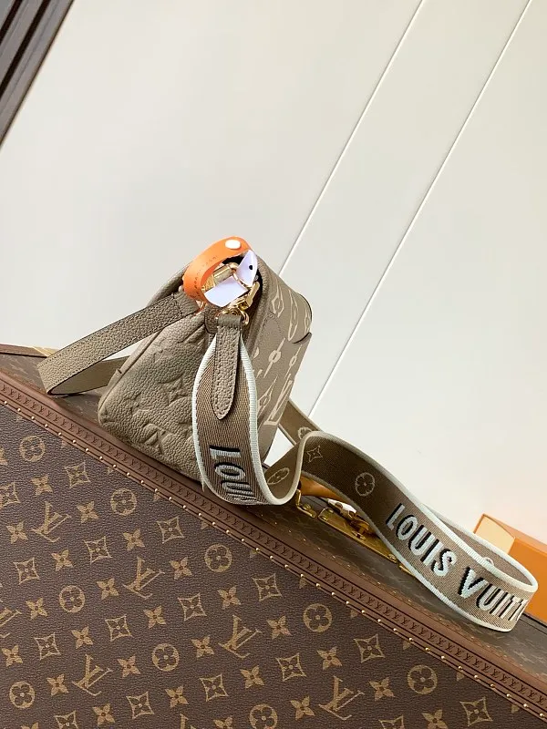 All Categories Official Website "Brand Women's Bags" Women's Bags 💙 LV 2026 New LV Crossbody Bag