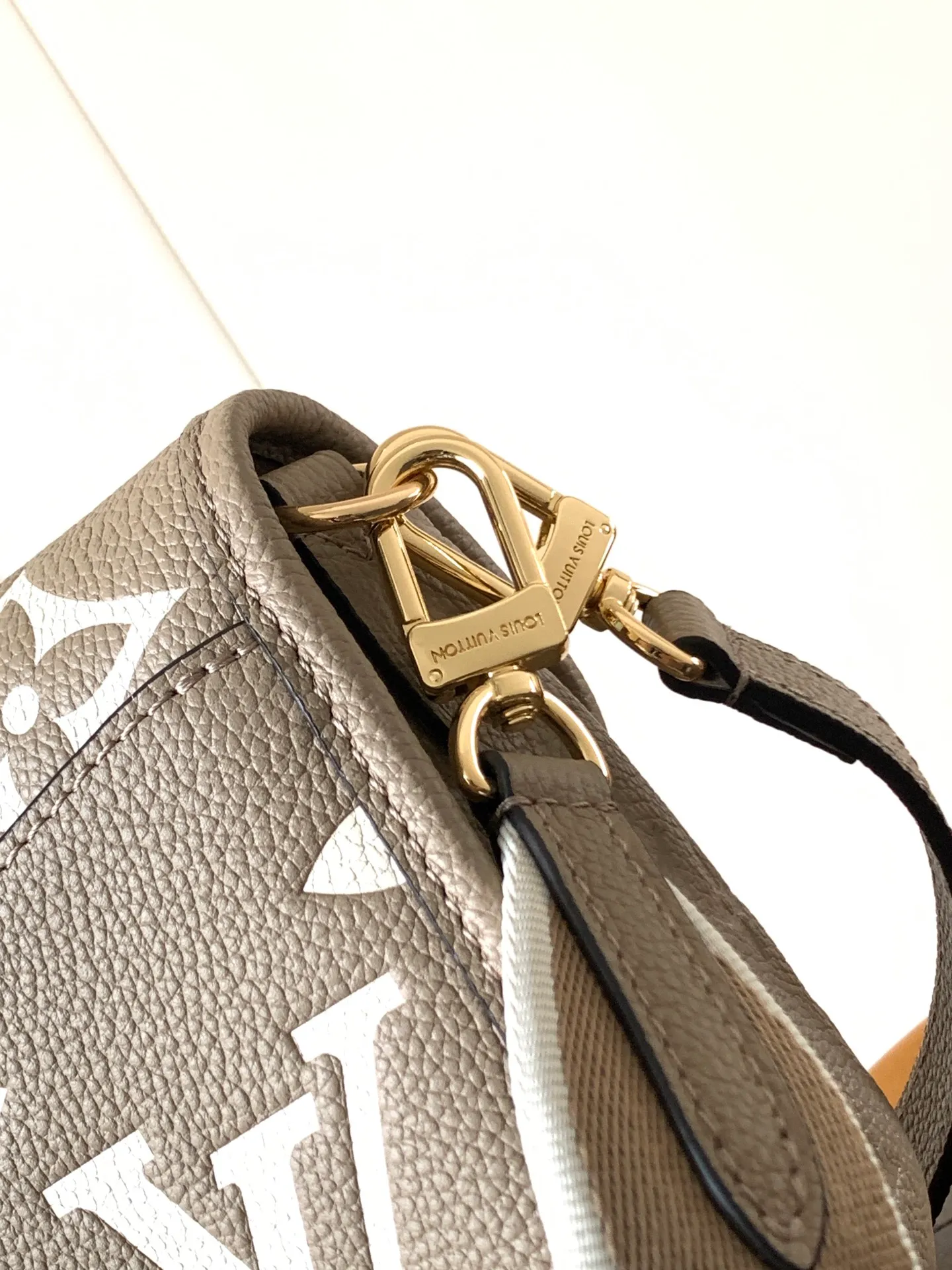 All Categories Official Website "Brand Women's Bags" Women's Bags 💙 LV 2026 New LV Crossbody Bag