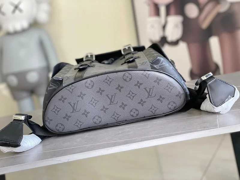 All categories 💚 Authentic bags 💚 LV LV classic backpack