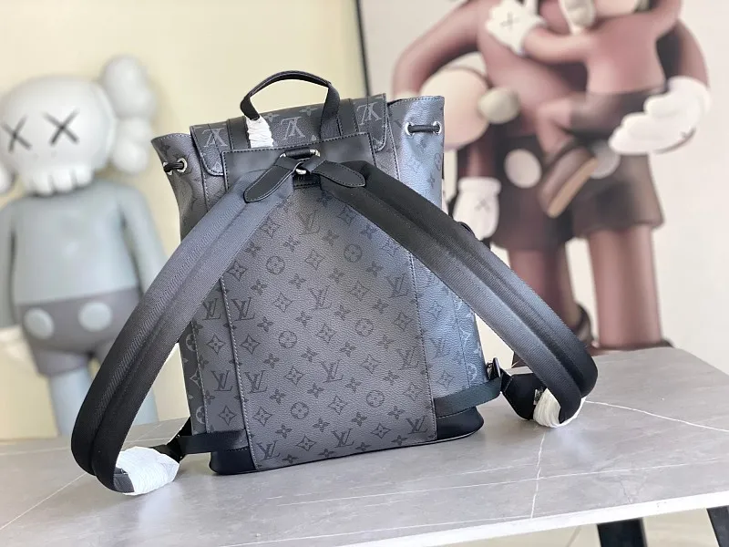 All categories 💚 Authentic bags 💚 LV LV classic backpack