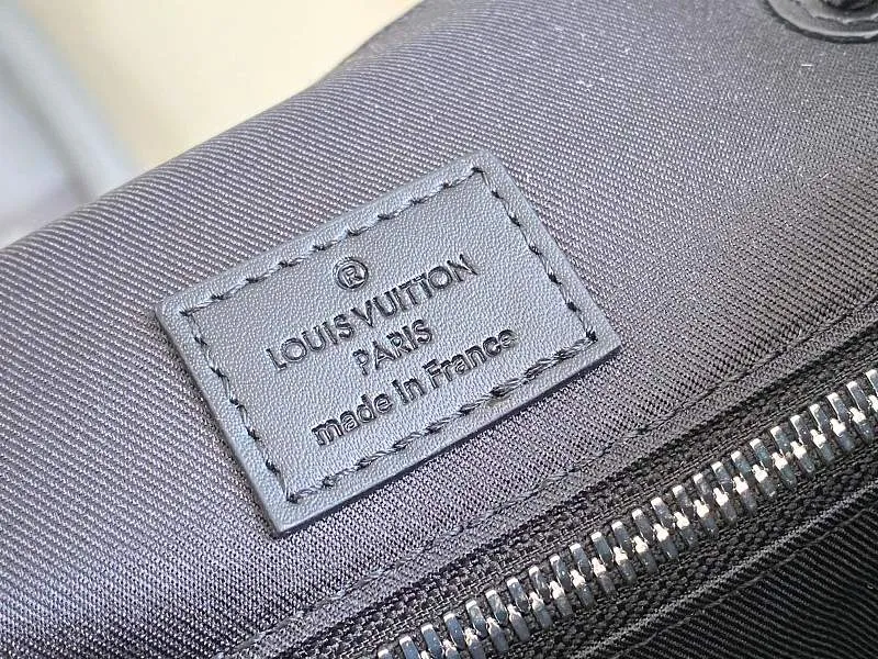 All categories 💚 Authentic bags 💚 LV LV classic backpack