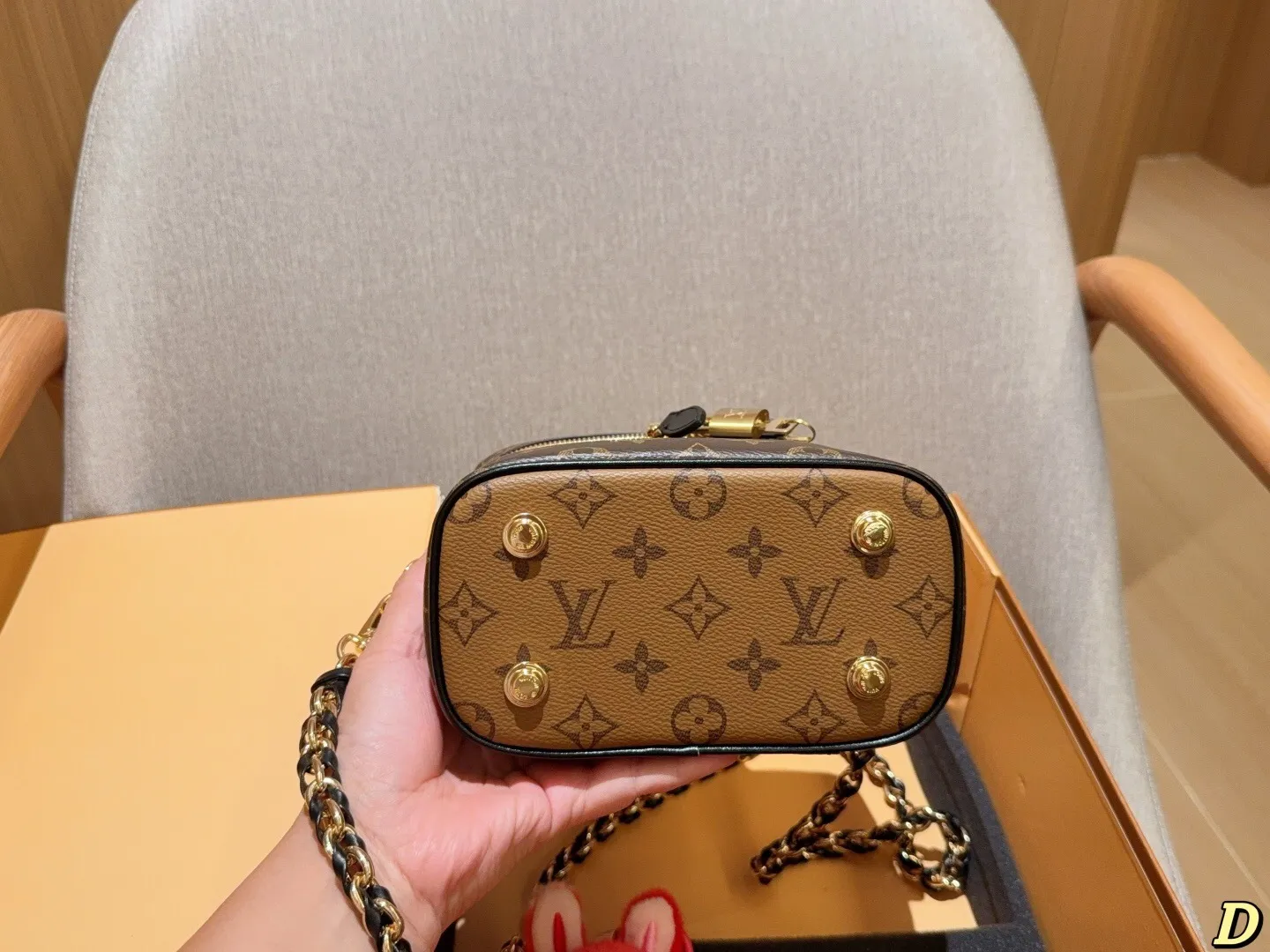 All categories Official website "Brand Women's Bags" Women's Bags 💙 LV 2025 new LV set box vanity cosmetic bag cosmetic case