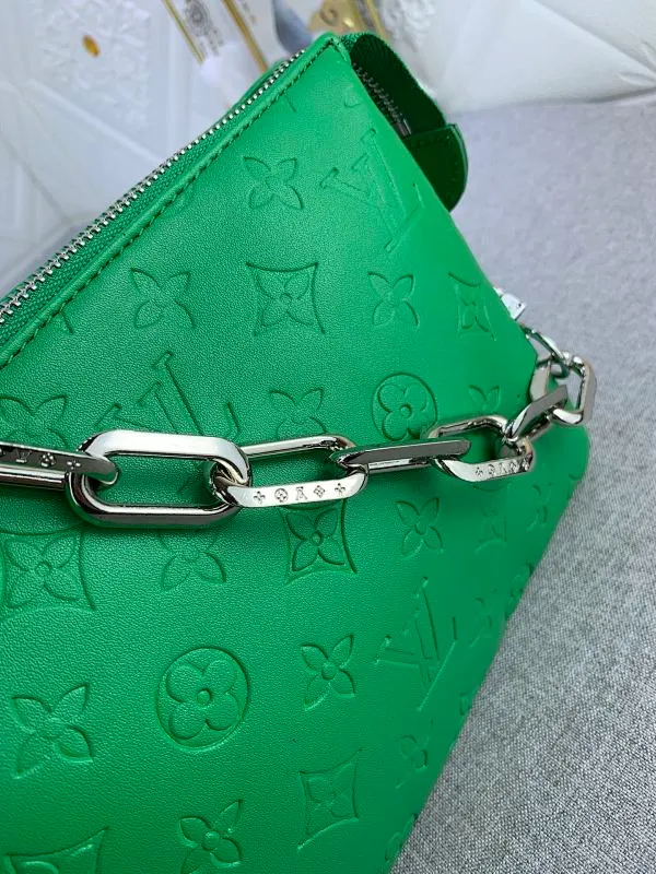 All categories Official website "Brand Women's Bags" Women's Bags 💙 LV Coussin BB handbags made a splash at the 2021 spring and summer fashion show. Monogram embossed puffy sheepskin creates a pillow-shaped structure that brings an edgy edge to a simple design. It can be worn cross-body using the shoulder strap or transformed into a chain baguette bag, or can be carried under the arm. Detailed features 20 x 16