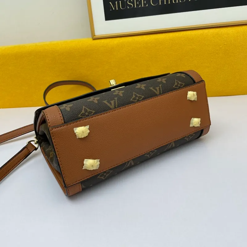 All categories Official website "Brand Women's Bags" Women's Bags 💙 LV 2022 official new LV patented cowhide crossbody bag wholesale 58002100 High quality Size: 26-18-8 CM