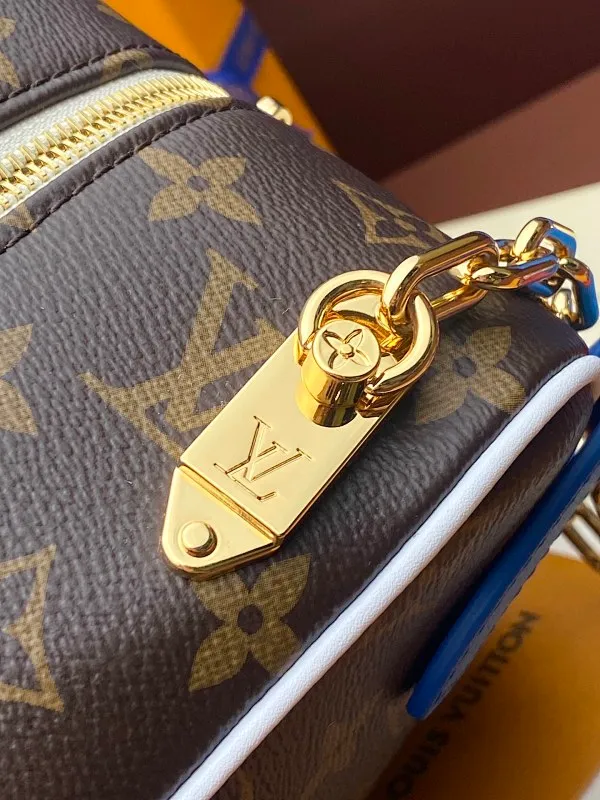All categories Official website "Brand Women's Bags" Women's Bags 💙 LV 2025 new LV toiletry bag