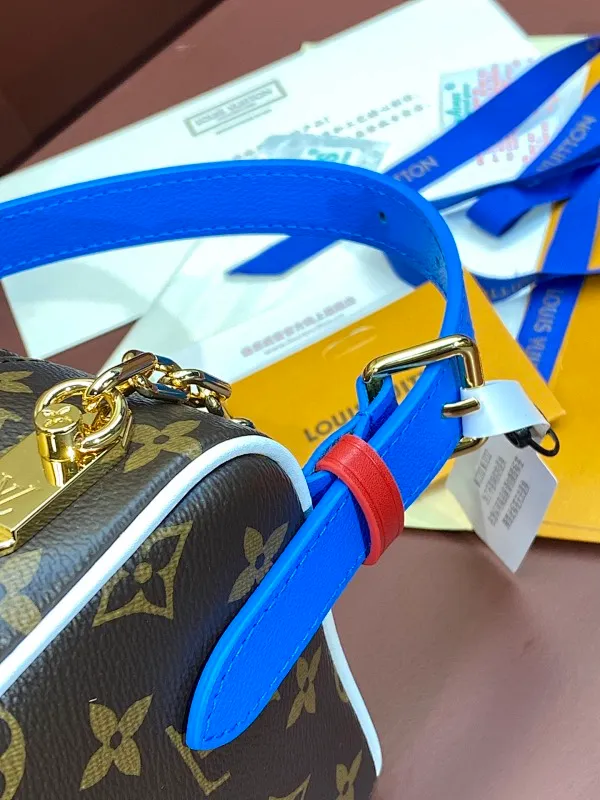 All categories Official website "Brand Women's Bags" Women's Bags 💙 LV 2025 new LV toiletry bag
