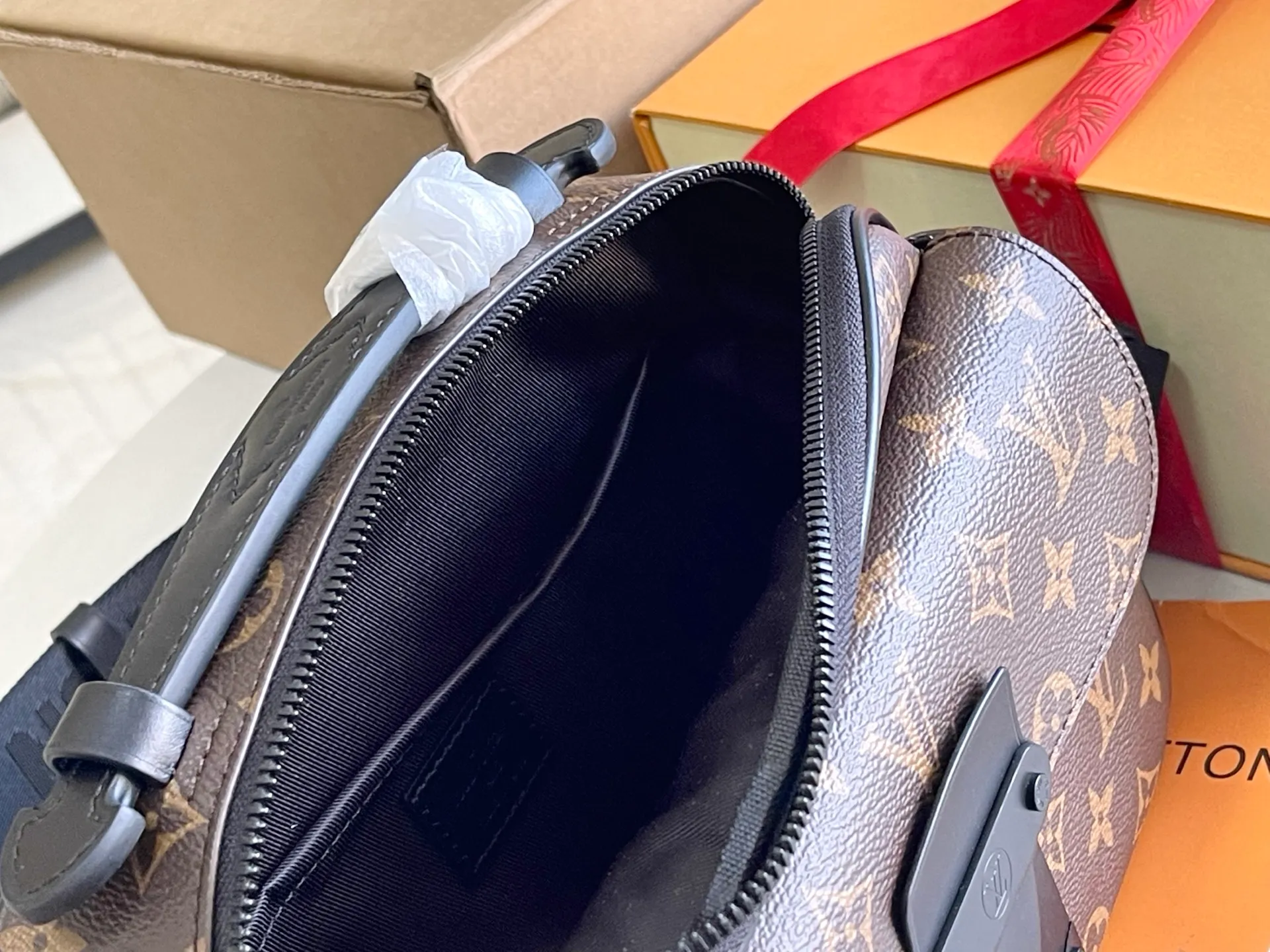 All Categories 💚 Authentic Grade Bags 💚 LV 2026 New LV Top Replica Crossbody Shoulder Bag