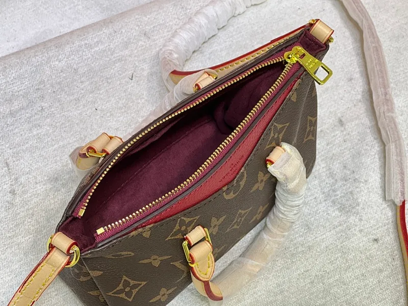 All categories Official website "Brand Women's Bags" Women's Bags 💙 LV 2022 official new LV crossbody bag wholesale 58001300 High quality Size: 16-11-7CM