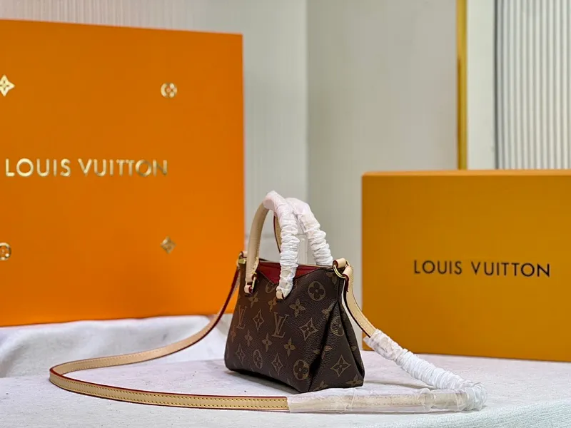 All categories Official website "Brand Women's Bags" Women's Bags 💙 LV 2022 official new LV crossbody bag wholesale 58001300 High quality Size: 16-11-7CM
