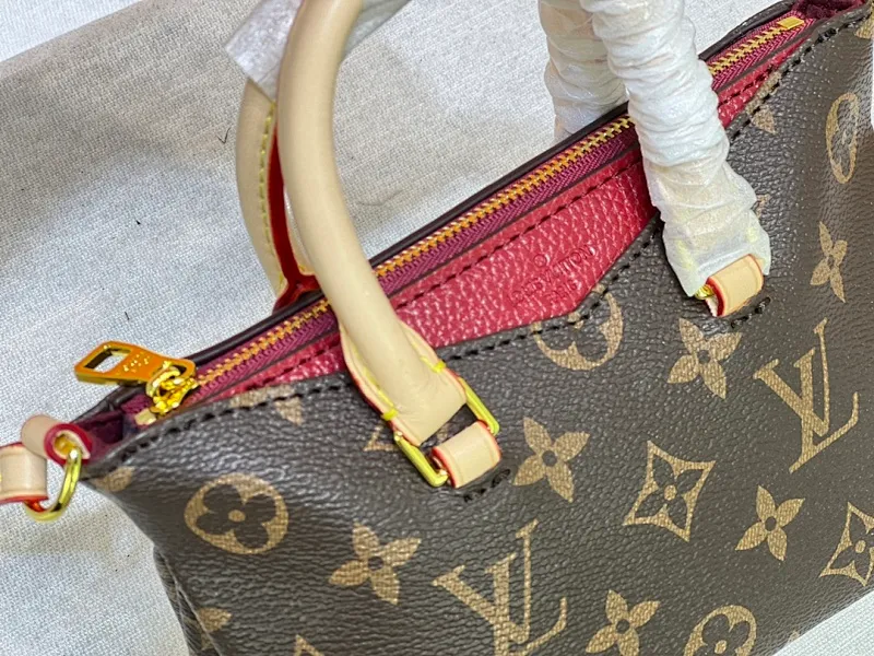 All categories Official website "Brand Women's Bags" Women's Bags 💙 LV 2022 official new LV crossbody bag wholesale 58001300 High quality Size: 16-11-7CM