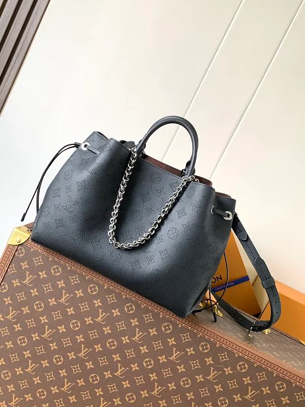 All categories Official website "Brand Women's Bags" Women's Bags 💙 LV 2026 new LV hand-held crossbody bag