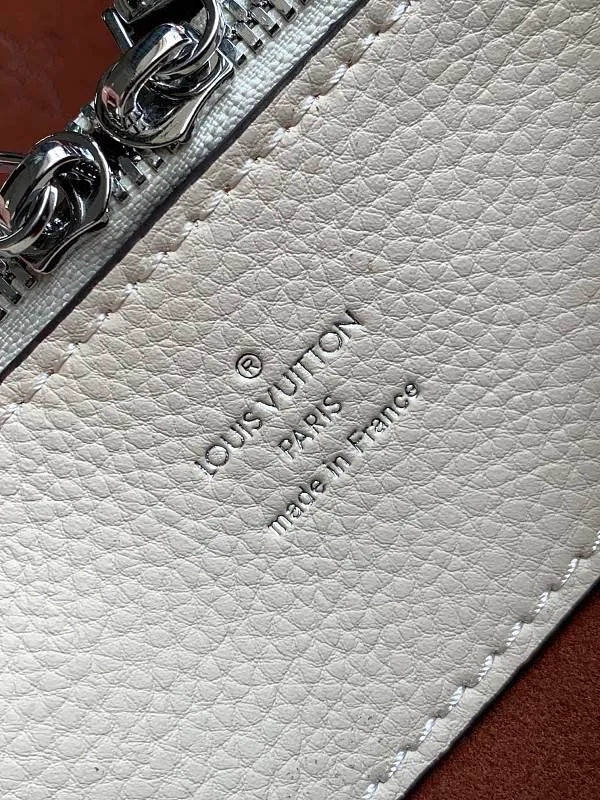 All categories Official website "Brand Women's Bags" Women's Bags 💙 LV 2026 new LV hand-held crossbody bag
