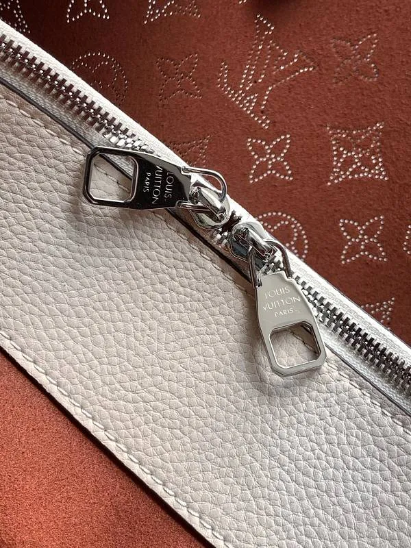 All categories Official website "Brand Women's Bags" Women's Bags 💙 LV 2026 new LV hand-held crossbody bag