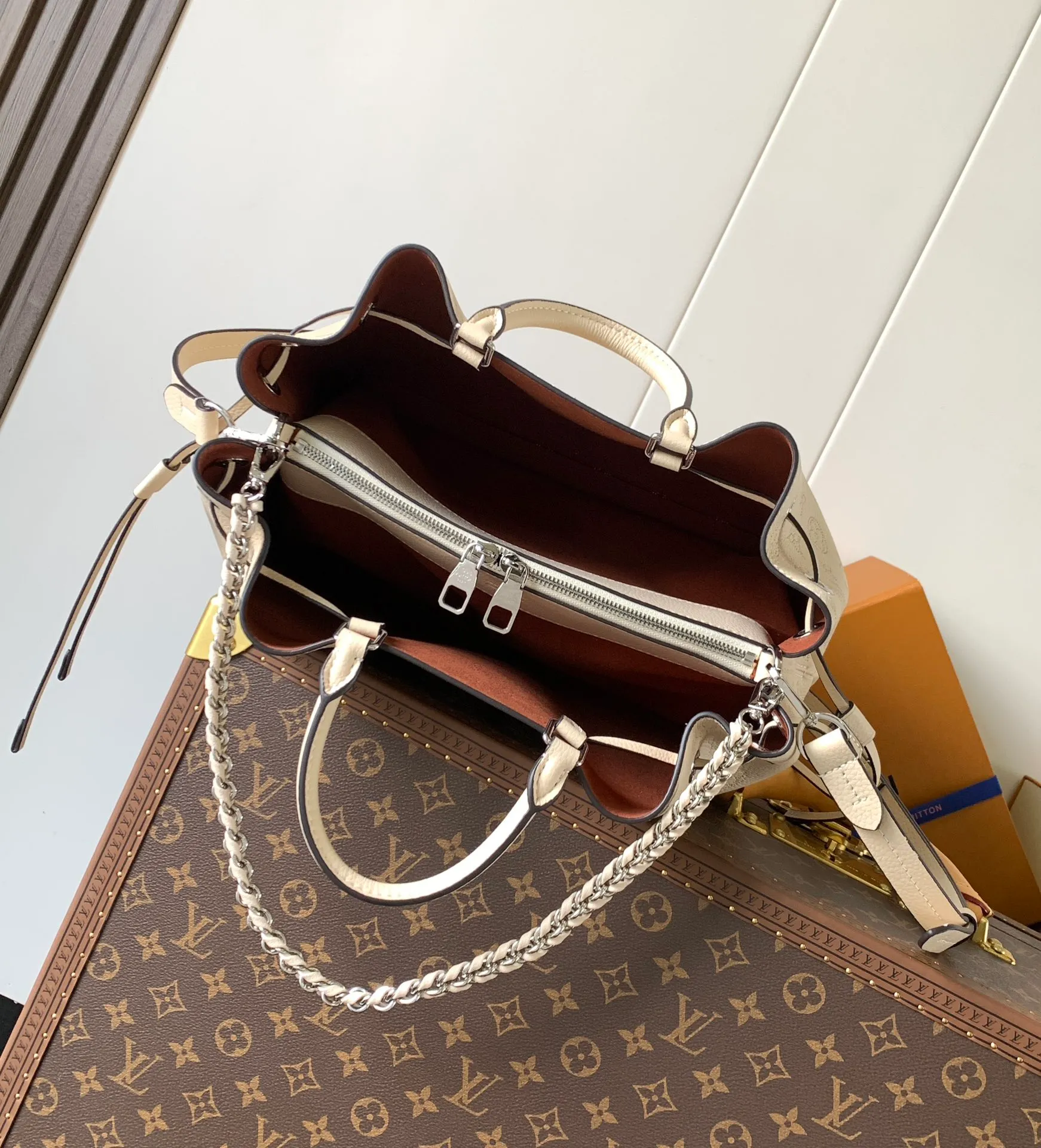 All categories Official website "Brand Women's Bags" Women's Bags 💙 LV 2026 new LV hand-held crossbody bag