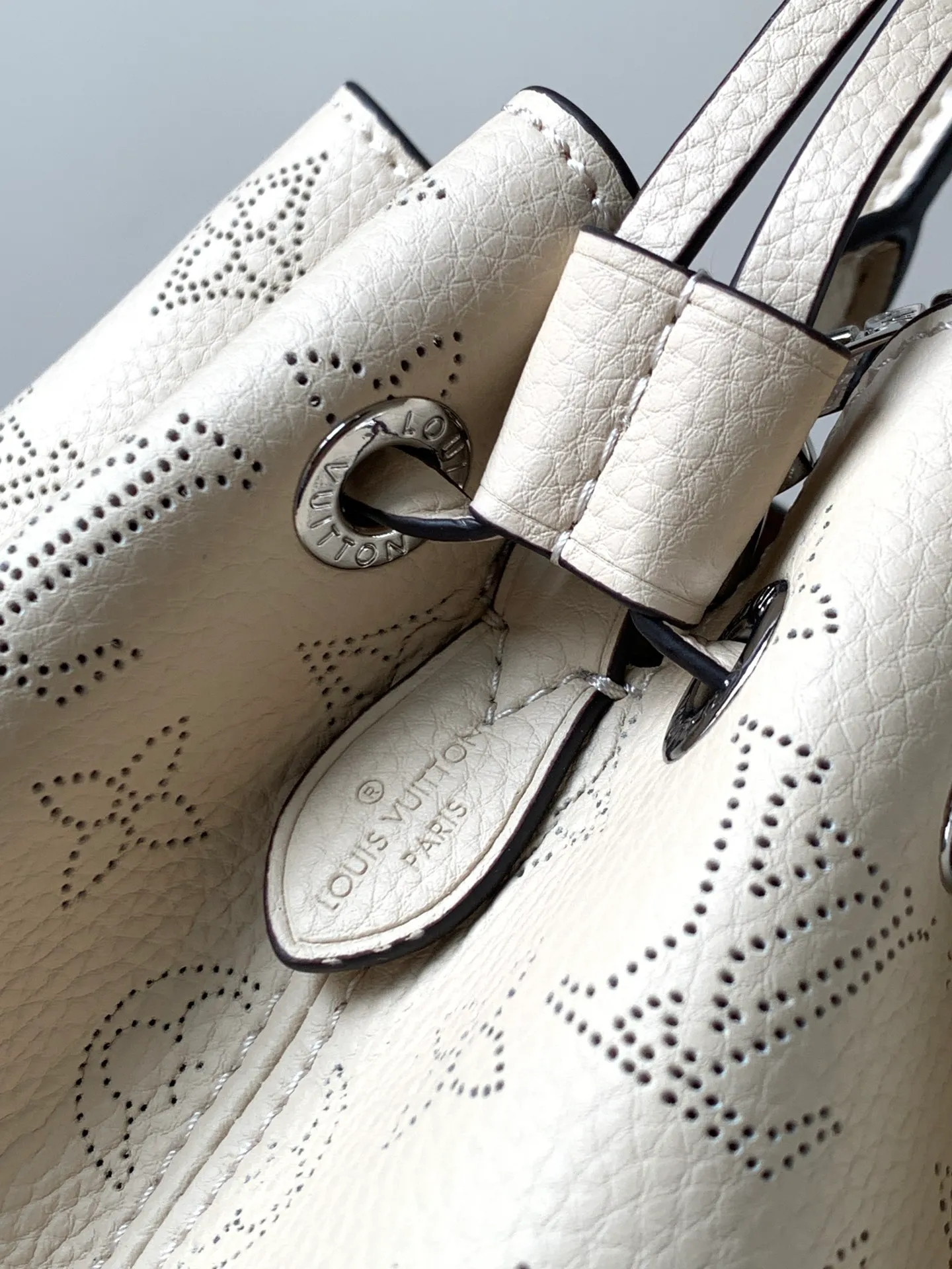 All categories Official website "Brand Women's Bags" Women's Bags 💙 LV 2026 new LV hand-held crossbody bag